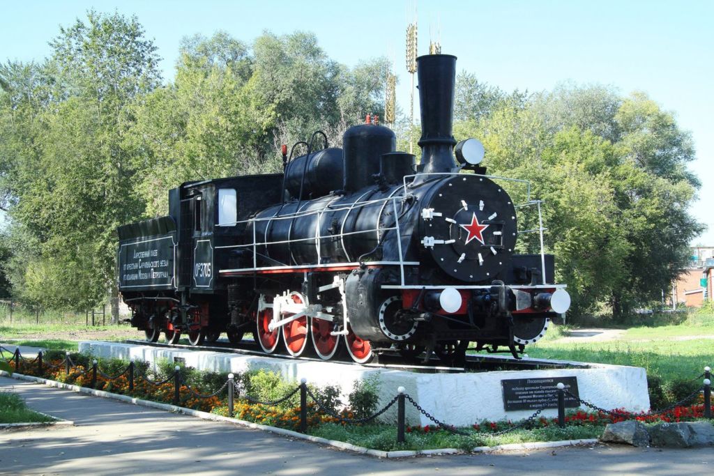 Паровоз-памятник.
